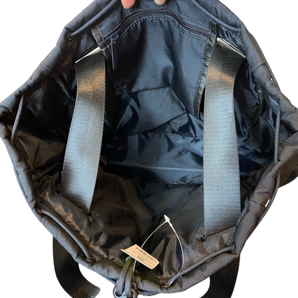 Beyond Yoga Convertible Gym Bag Backpack Black Athletic Sporty Workout Dance NWT - Picture 4 of 12